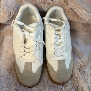 American Eagle Sneakers sz 7